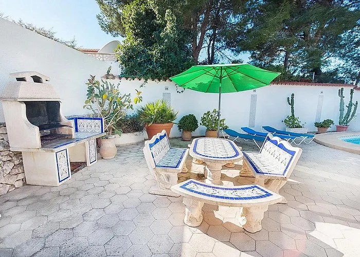 Villa Yvonne - Chill Out, Free Wifi, Close To Facilities