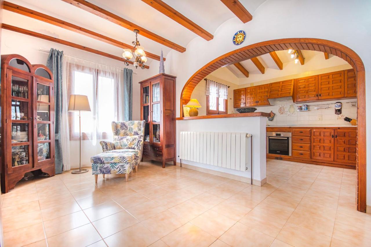 Yvonne - Chill Out, Free Wifi, Close To Facilities Villa